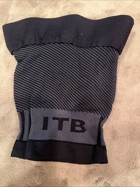 OS1ST  ITBand Black & Gray Compression Sleeve